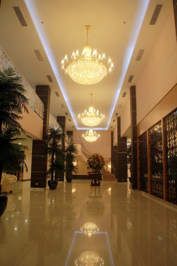 Sutanraja Hotel Kotamobagu Exteriör bild