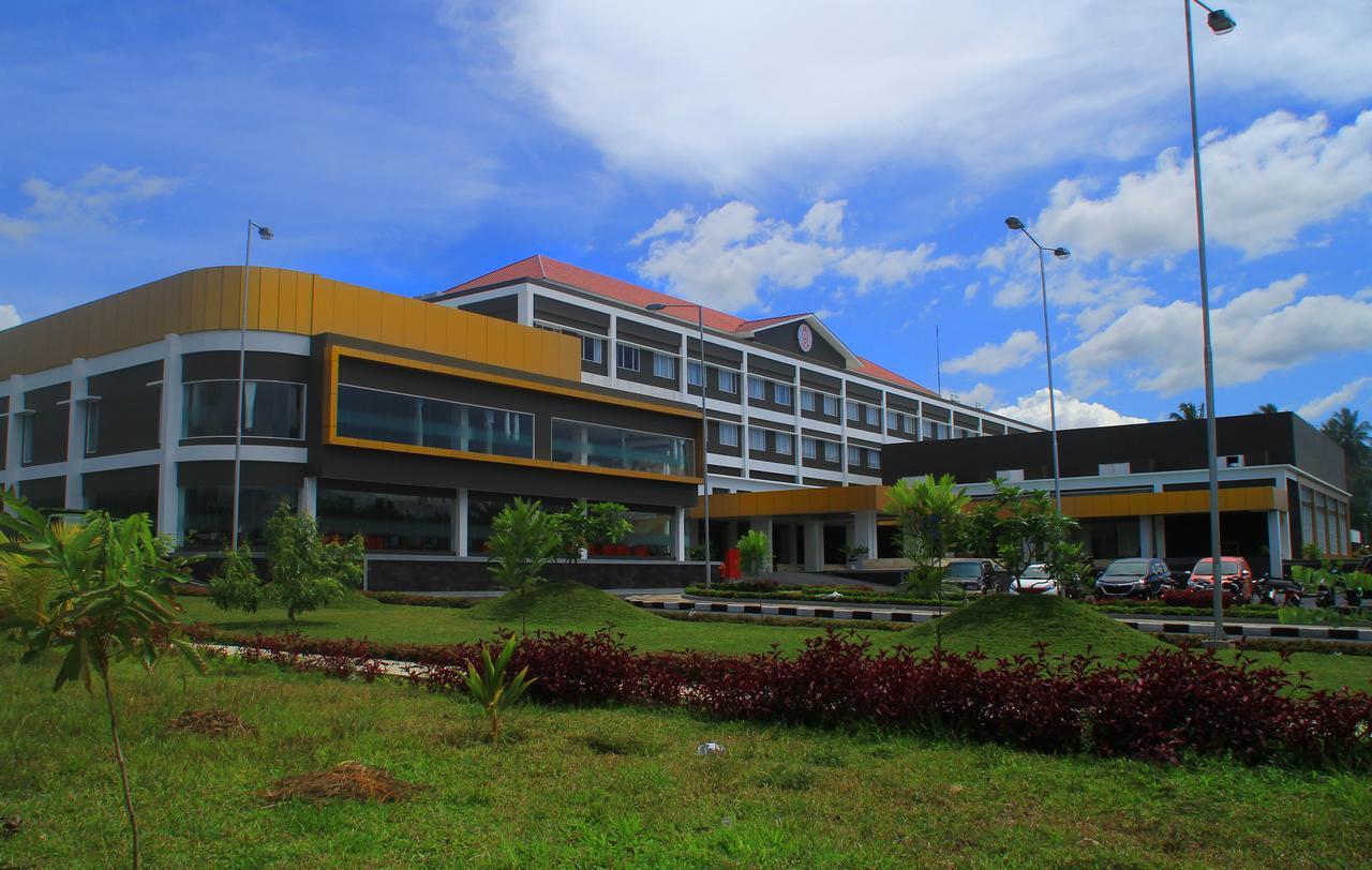 Sutanraja Hotel Kotamobagu Exteriör bild