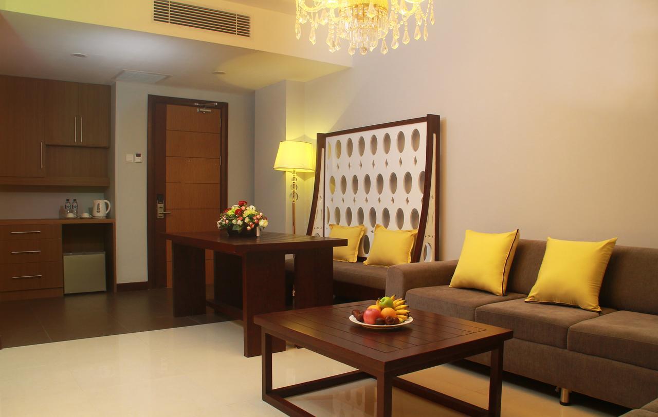 Sutanraja Hotel Kotamobagu Exteriör bild