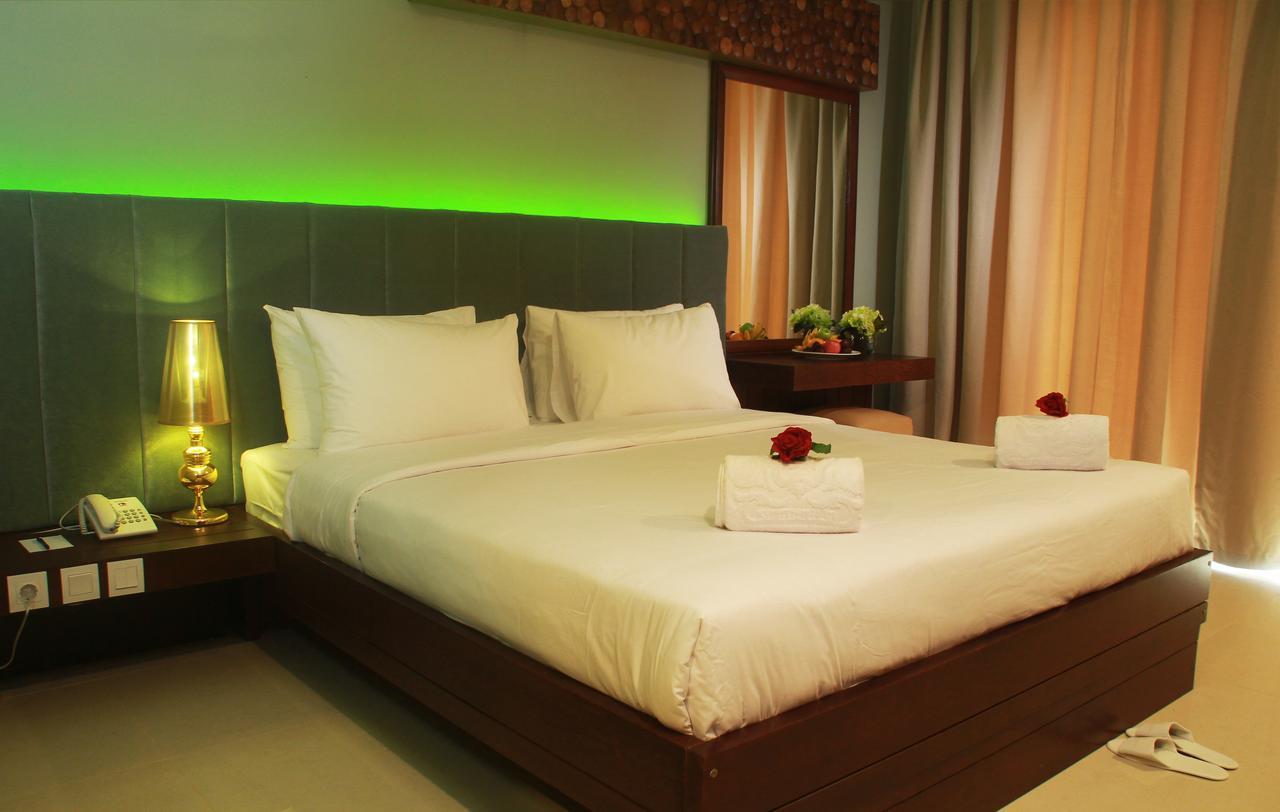 Sutanraja Hotel Kotamobagu Exteriör bild